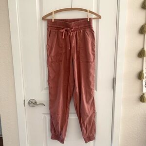 🩷5/$25🩷Rust Joggers